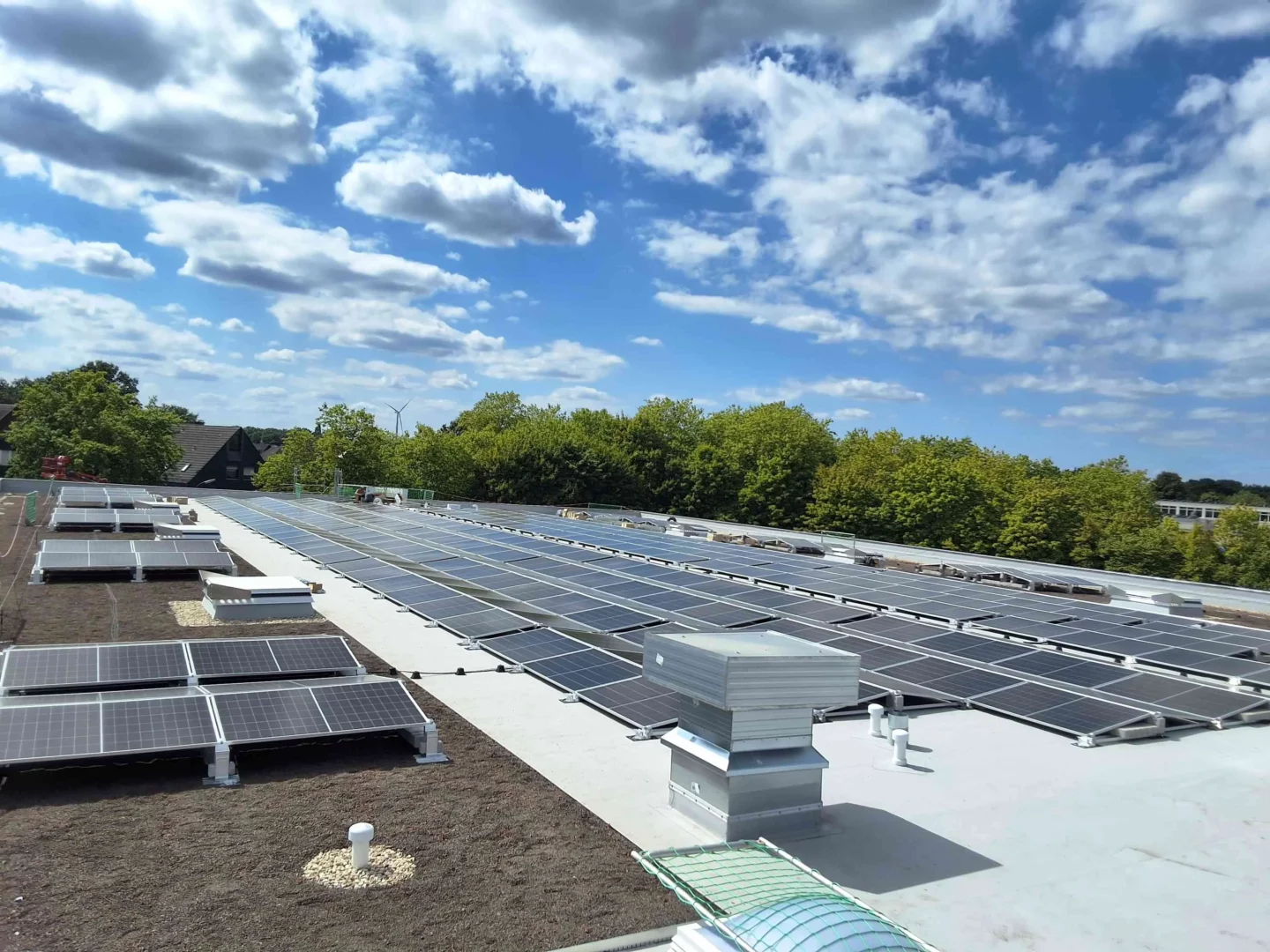 EDEKA Honsel Dorsten_Photovoltaik_Gründachanlage