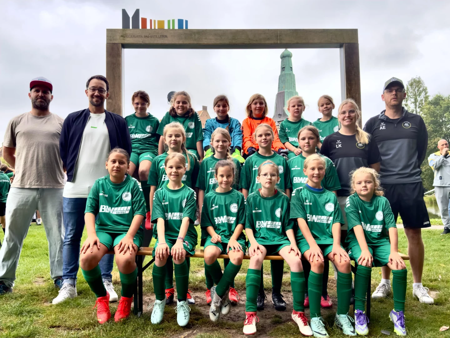 Stadtradeln_Spenden_tsv raesfeld_U12 Mädchenmannschaft_Trikots